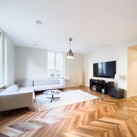 Luxury Apartment *